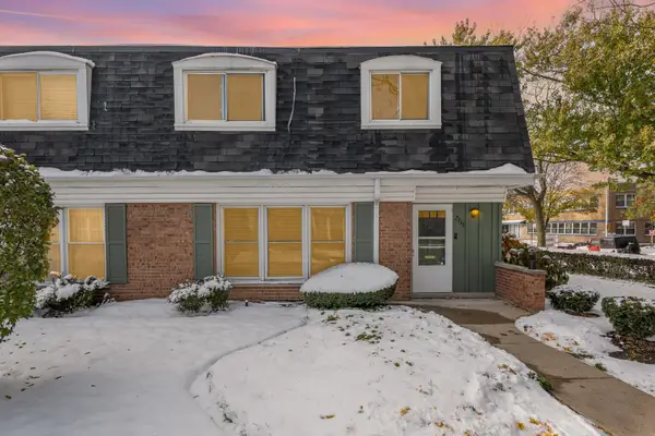 2335 W Greenleaf Avenue, Chicago, IL 60645