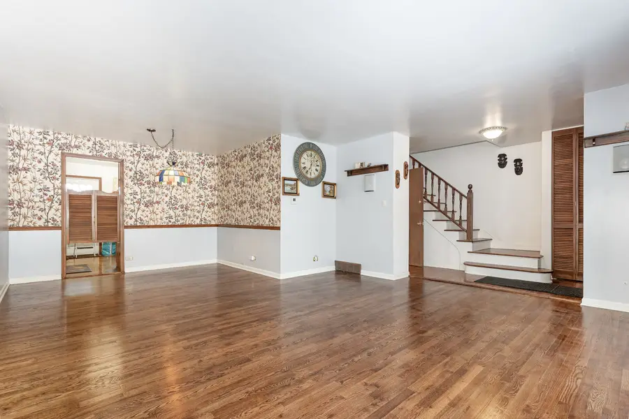 2335 W Greenleaf Avenue, Chicago, IL 60645 - Image #3
