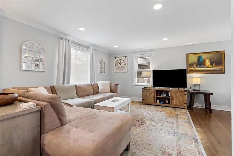 5542 N Osceola Avenue, Chicago, IL 60656 - Image #2