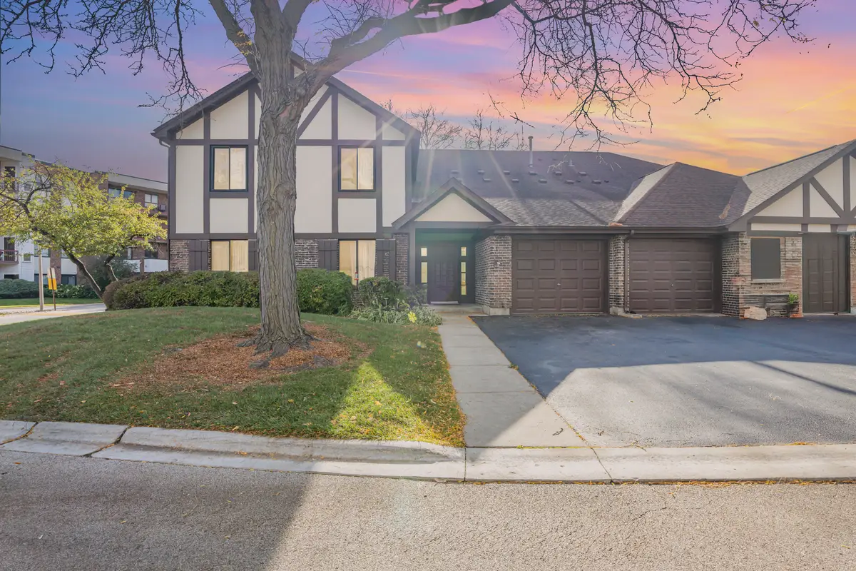 1054 Harbour Court #1A, Wheeling, IL 60090 - Image #1