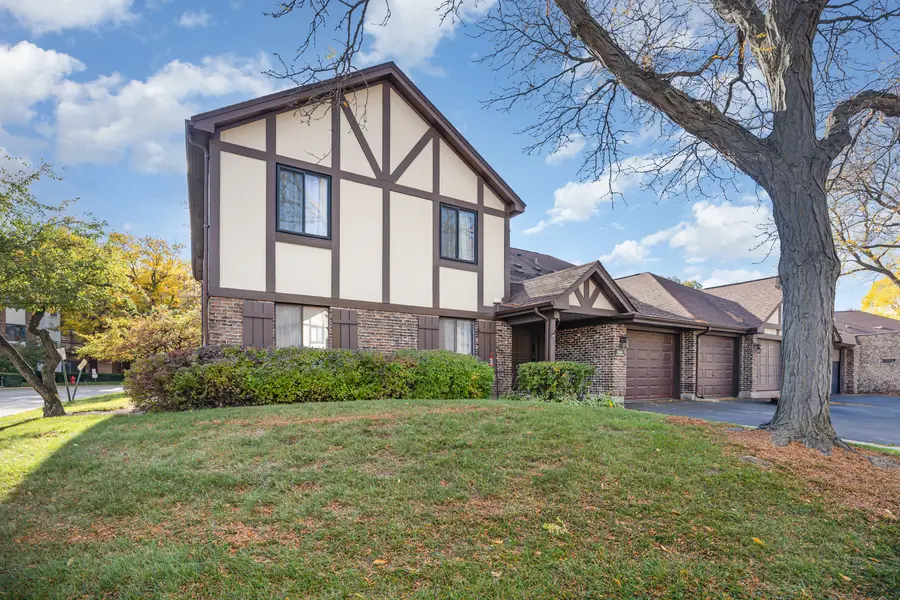 1054 Harbour Court #1A, Wheeling, IL 60090 - Image #2