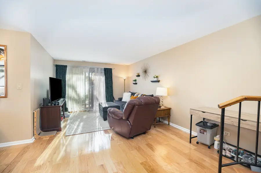 1054 Harbour Court #1A, Wheeling, IL 60090 - Image #3