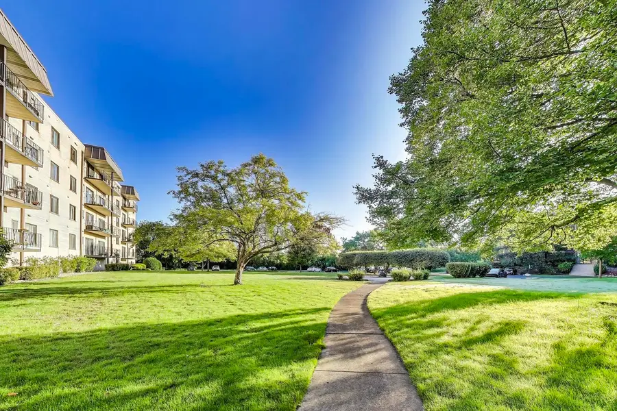 5840 W 104th Street #209, Oak Lawn, IL 60453 - Image #2