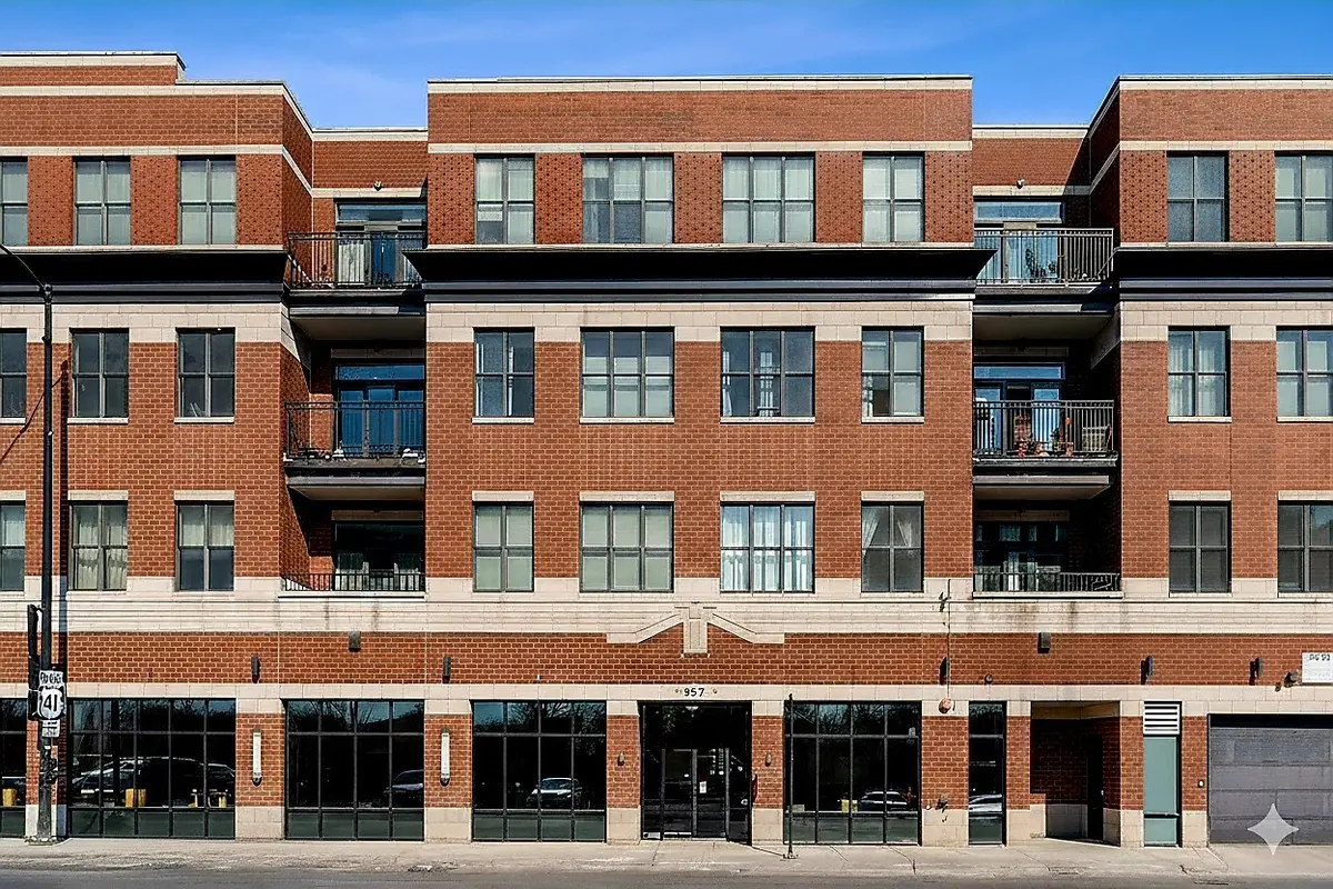 2472 W Foster Avenue #209, Chicago, IL 60625 - Image #1