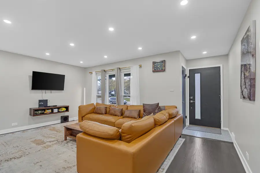 35 Julie Drive, Glenview, IL 60025 - Image #3