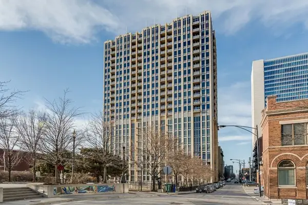 700 N Larrabee Street #1406, Chicago, IL 60654