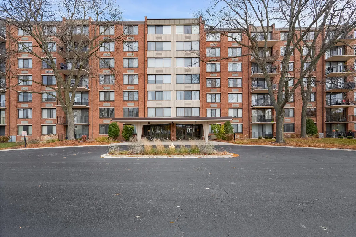 2000 Saint Regis Drive #6B, Lombard, IL 60148 - Image #1