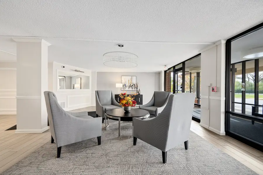 2000 Saint Regis Drive #6B, Lombard, IL 60148 - Image #3