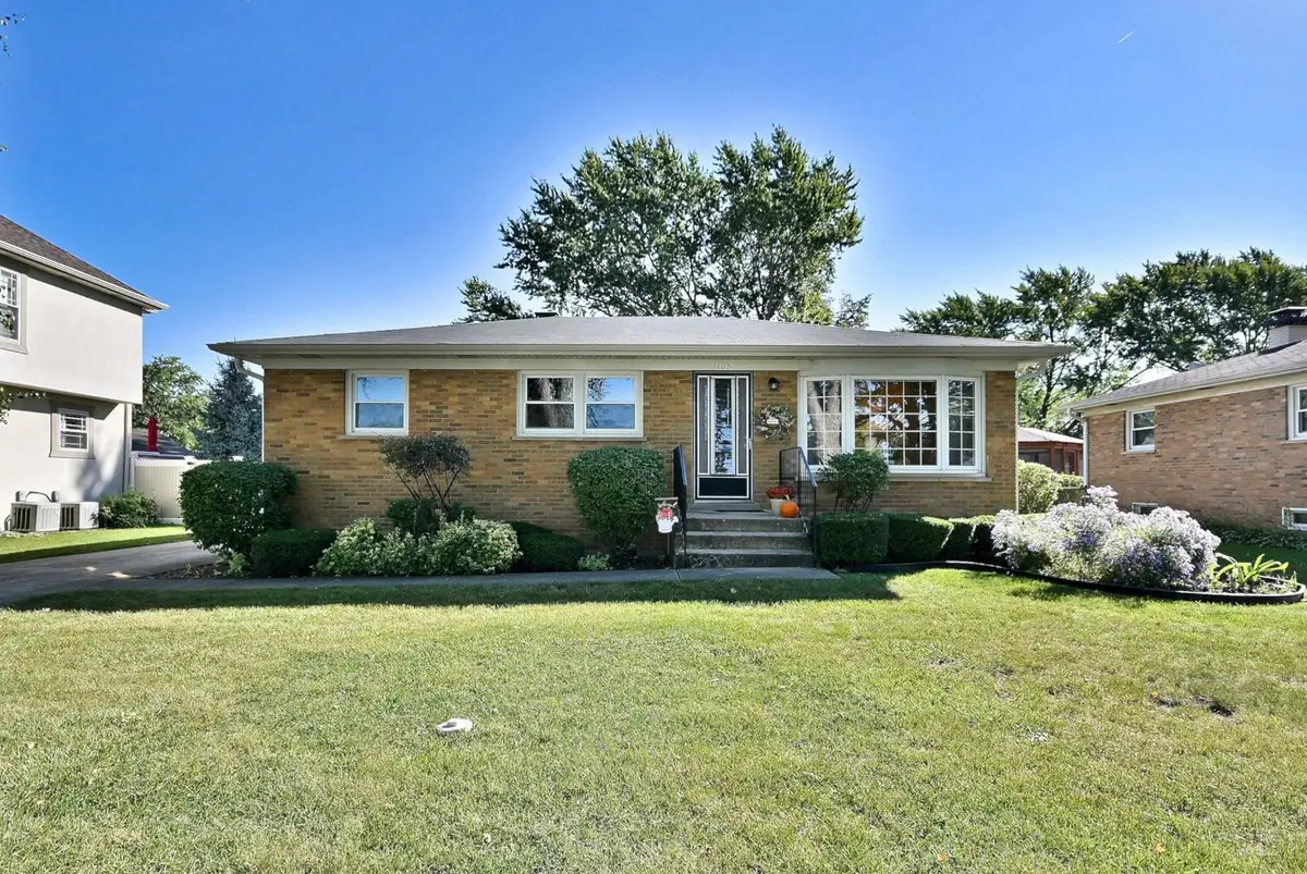 1105 S Fern Drive, Mount Prospect, IL 60056 - Image #1