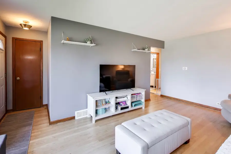 8049 N Osceola Avenue, Niles, IL 60714 - Image #3