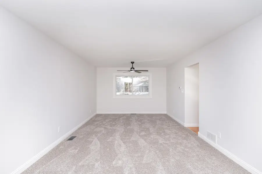 303 N Sycamore Lane, North Aurora, IL 60542 - Image #3