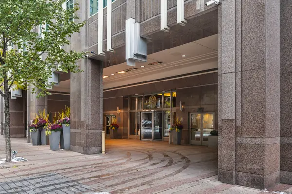 33 W Ontario Street #37ES, Chicago, IL 60610