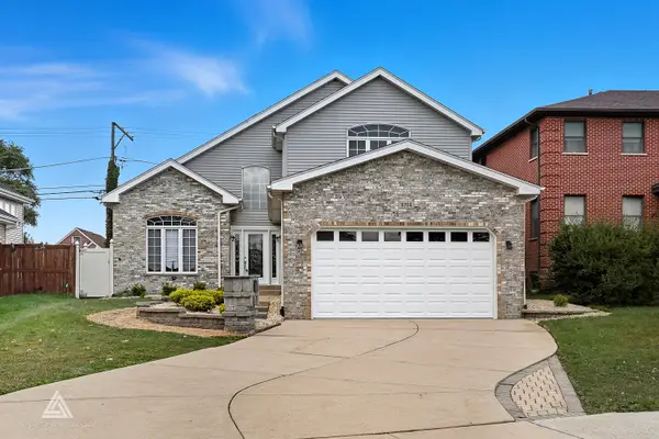 9704 W Shore Drive, Oak Lawn, IL 60453