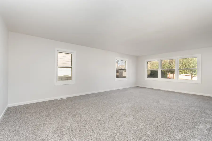 2424 E Thornwood Drive, Lindenhurst, IL 60046 - Image #3