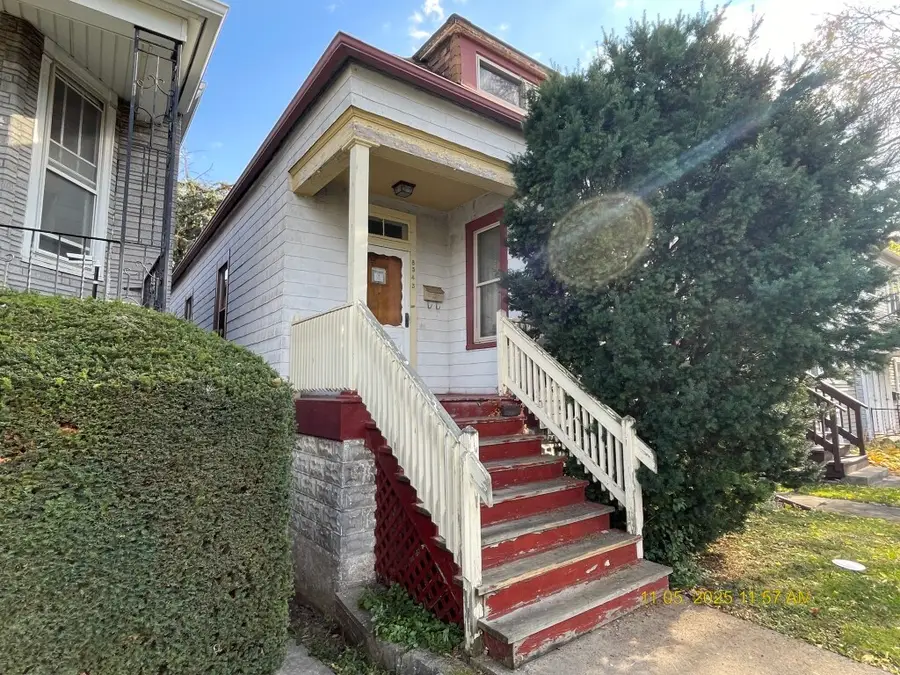 8545 S Manistee Avenue, Chicago, IL 60617 - Image #2