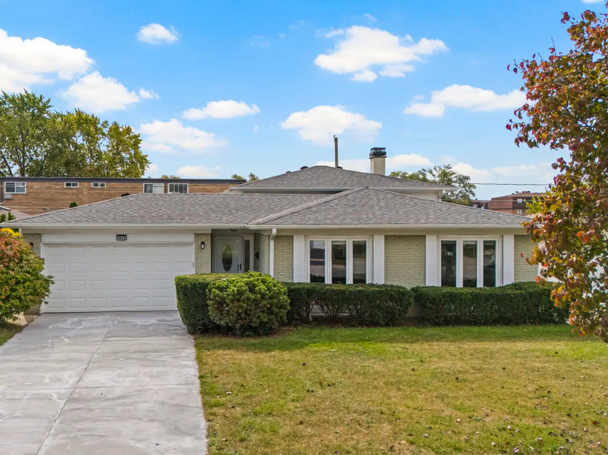 1813 W Pheasant Trail, Mount Prospect, IL 60056 - Image #1