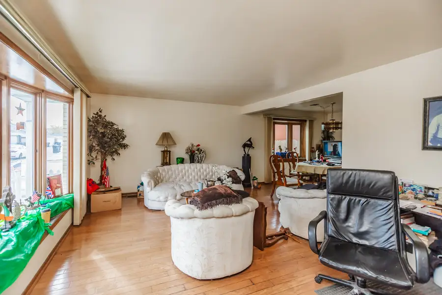 5804 S Kenton Avenue, Chicago, IL 60629 - Image #3
