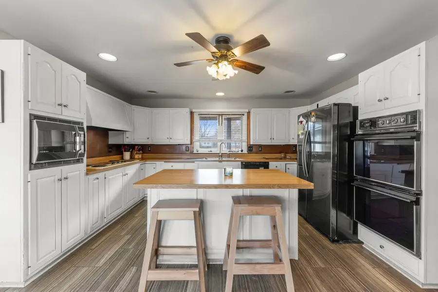 10501 Cindy Jo Avenue, Huntley, IL 60142 - Image #2