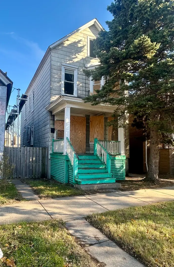 8135 S Coles Avenue, Chicago, IL 60617 - Image #2