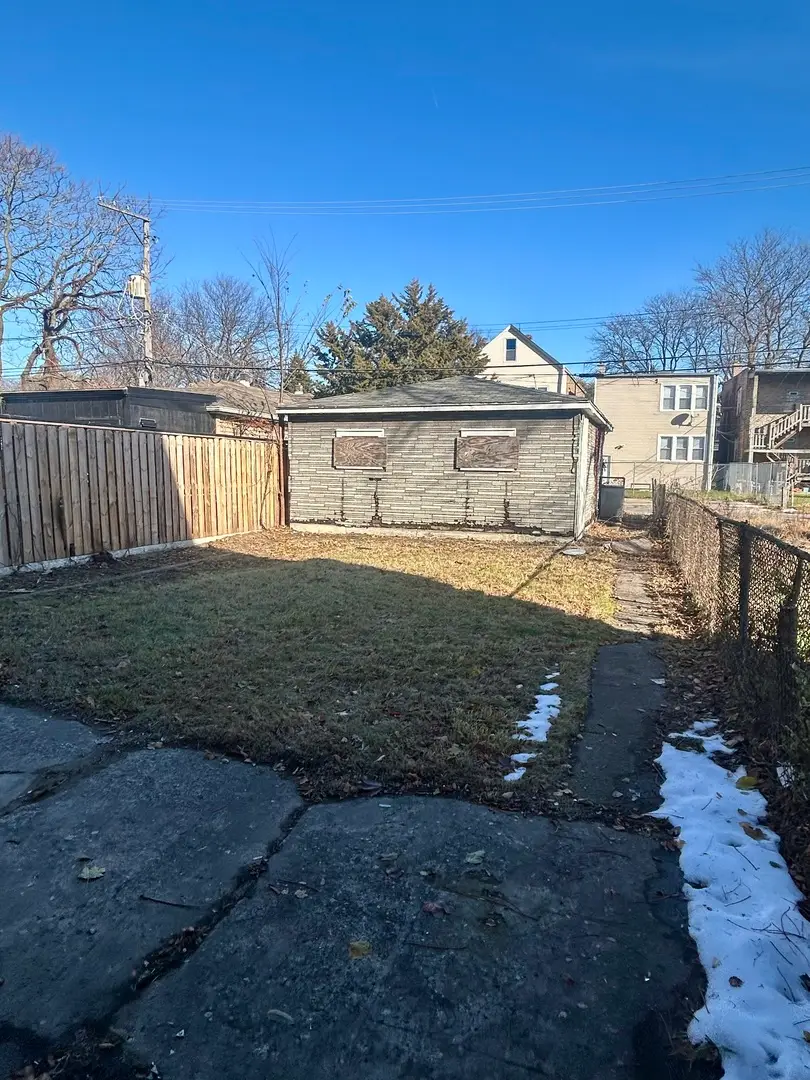 8135 S Coles Avenue, Chicago, IL 60617 - Image #3