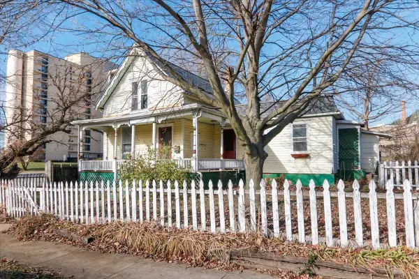 109 W Mulberry Street, Bloomington, IL 61701