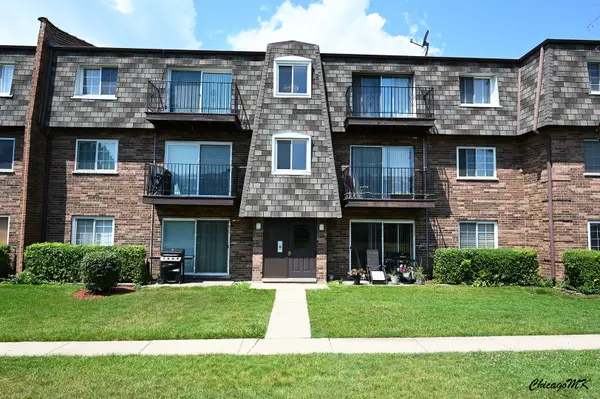 9381 Bay Colony Drive #3S, Des Plaines, IL 60016