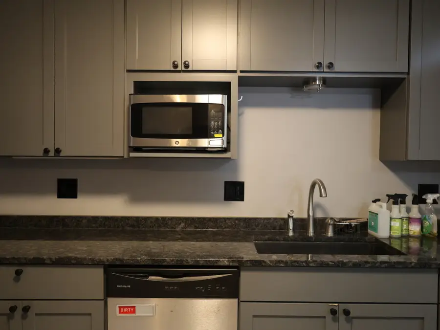 9433 Lincolnwood Drive, Evanston, IL 60203 - Image #3