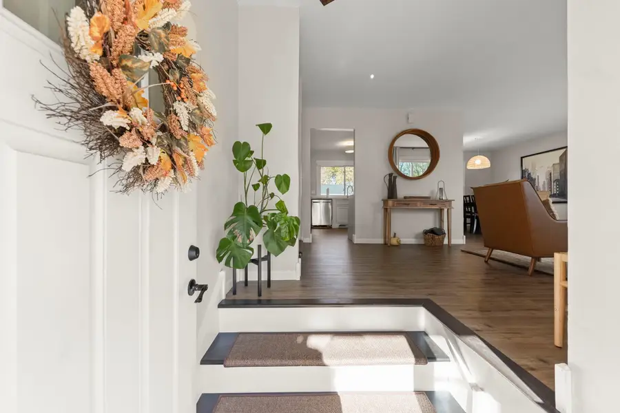 30W260 Holyoke Court, Warrenville, IL 60555 - Image #2