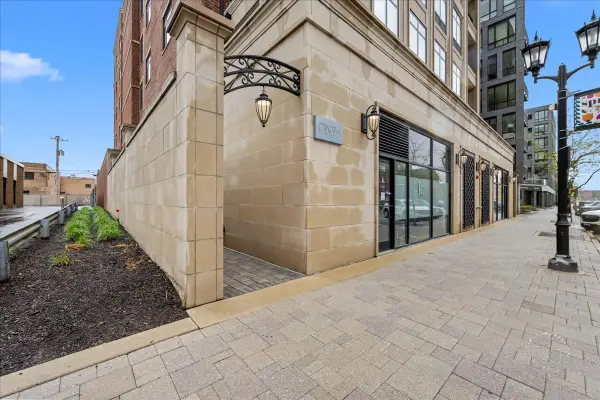 195 N Addison Avenue #PH03, Elmhurst, IL 60126