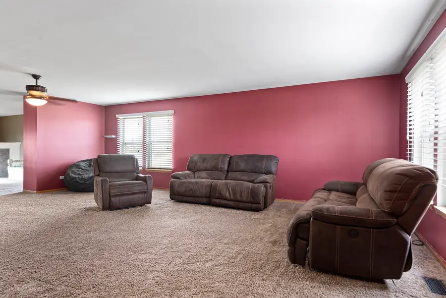 585 E Campbell Drive, Coal City, IL 60416 - Image #2