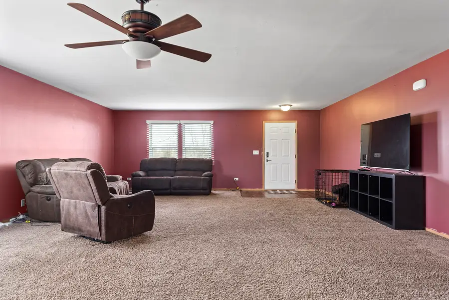 585 E Campbell Drive, Coal City, IL 60416 - Image #3