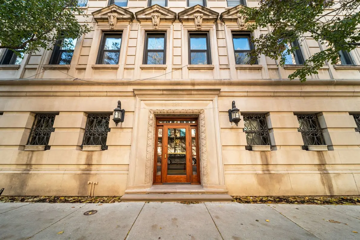 2912 N Commonwealth Avenue #1A, Chicago, IL 60657 - Image #1