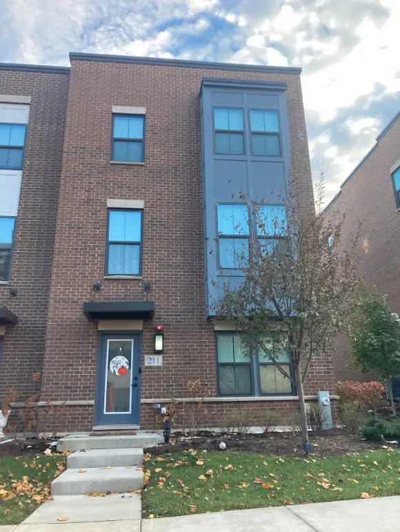 211 Dawson Drive, Mount Prospect, IL 60056