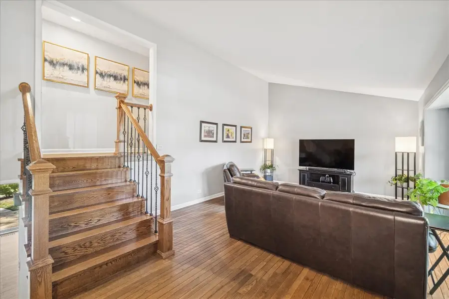 711 Carriage Hill Drive, Glenview, IL 60025 - Image #3