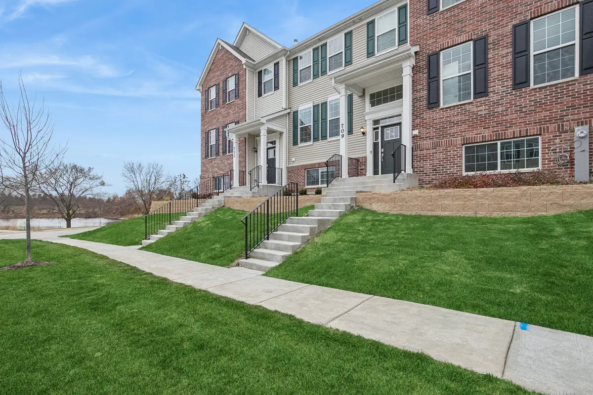 709 Neubauer Circle, Lindenhurst, IL 60046 - Image #1