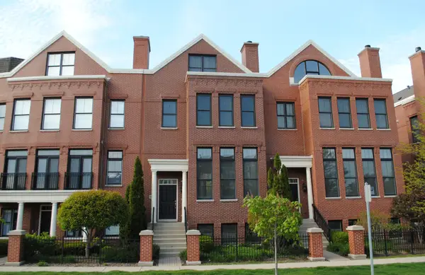 1891 Admiral Court #79, Glenview, IL 60026