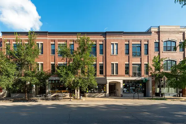 2142 W Roscoe Street #3D, Chicago, IL 60618