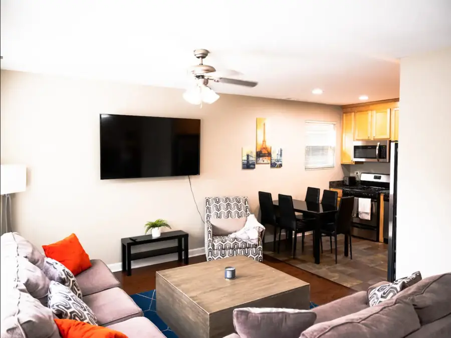 1730 W Beach Avenue, Chicago, IL 60622 - Image #2