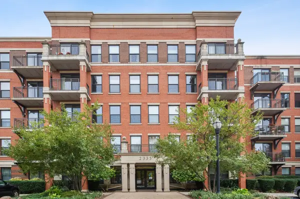 2335 W Belle Plaine Avenue #207, Chicago, IL 60618