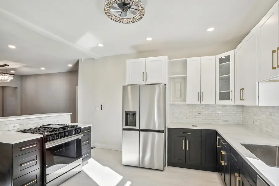 1327 E 52nd Street #202, Chicago, IL 60615 - Image #2