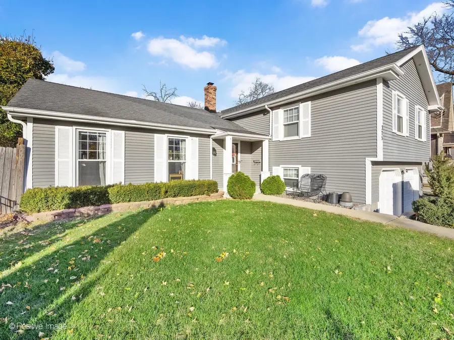 325 W Park Avenue, Wheaton, IL 60189 - Image #2