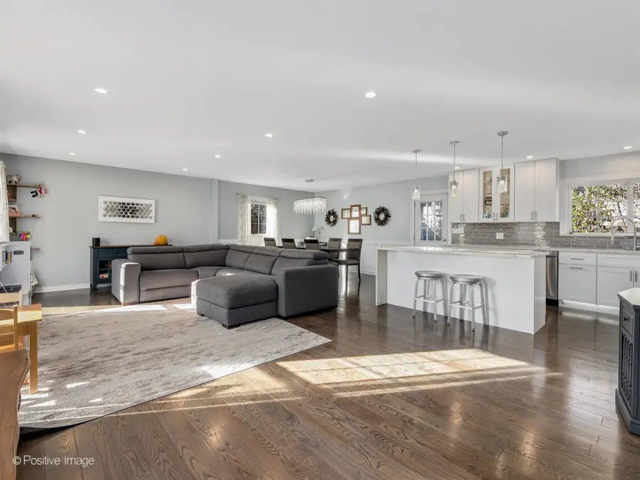 325 W Park Avenue, Wheaton, IL 60189 - Image #3