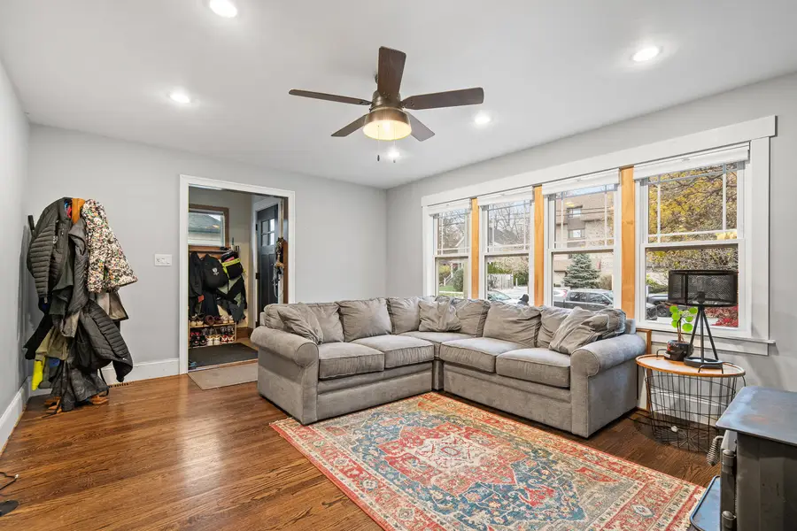 6226 N Niagara Avenue, Chicago, IL 60631 - Image #3