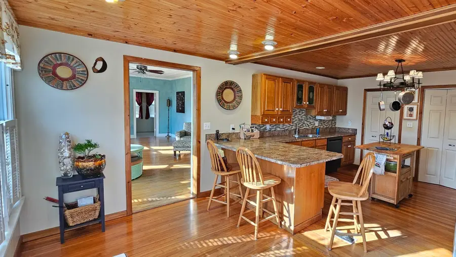 432 Northwest Street, Utica, IL 61373 - Image #2