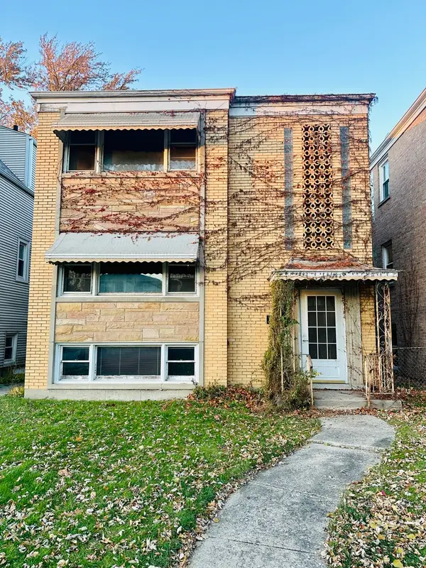 5030 W Roscoe Street, Chicago, IL 60641