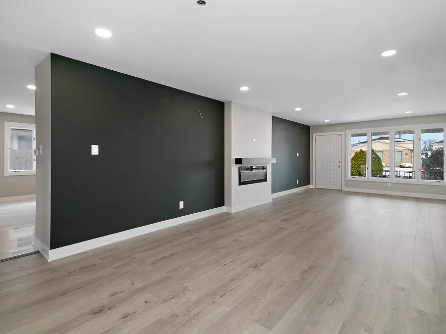 759 Mcarthur Court, Dolton, IL 60419 - Image #3