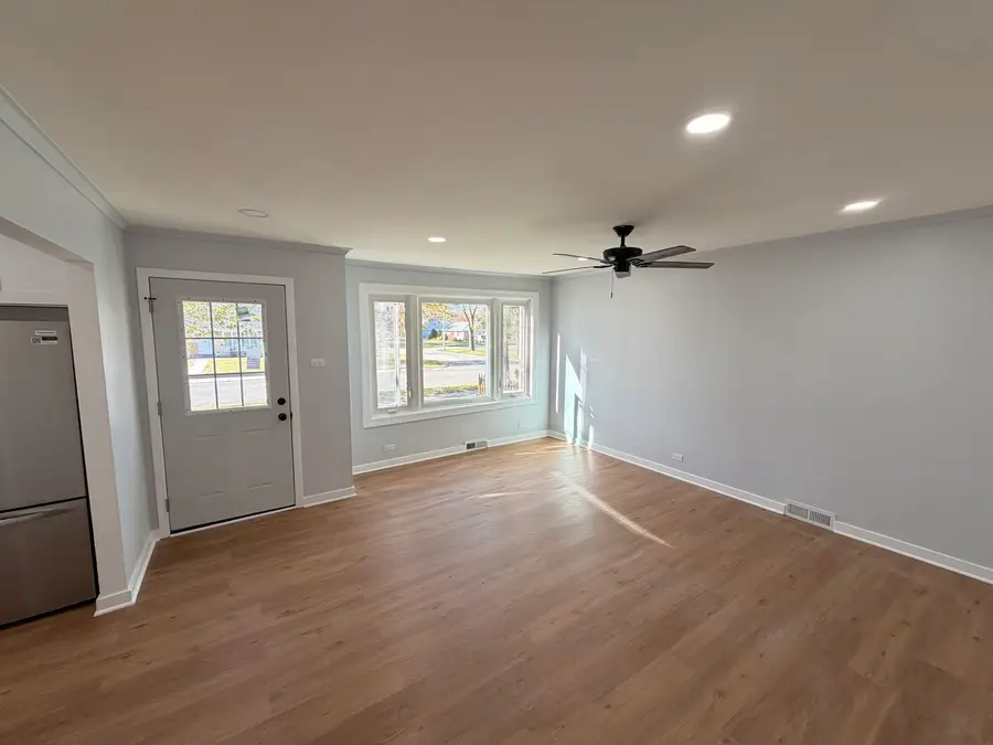 8325 Melvina Avenue, Burbank, IL 60459 - Image #2