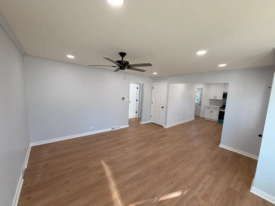 8325 Melvina Avenue, Burbank, IL 60459 - Image #3