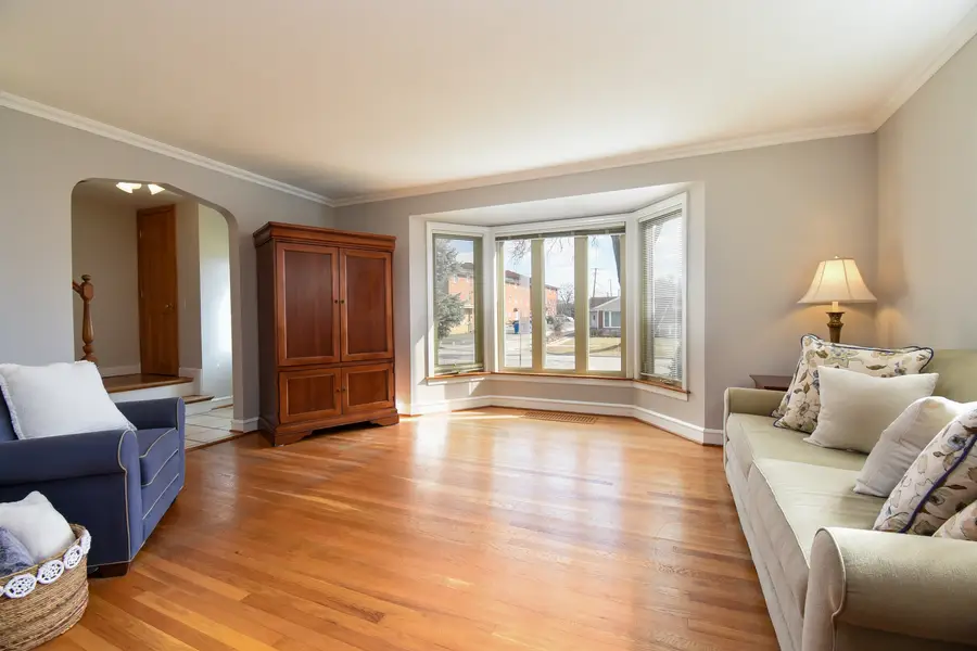 6 S Wa Pella Avenue, Mount Prospect, IL 60056 - #3