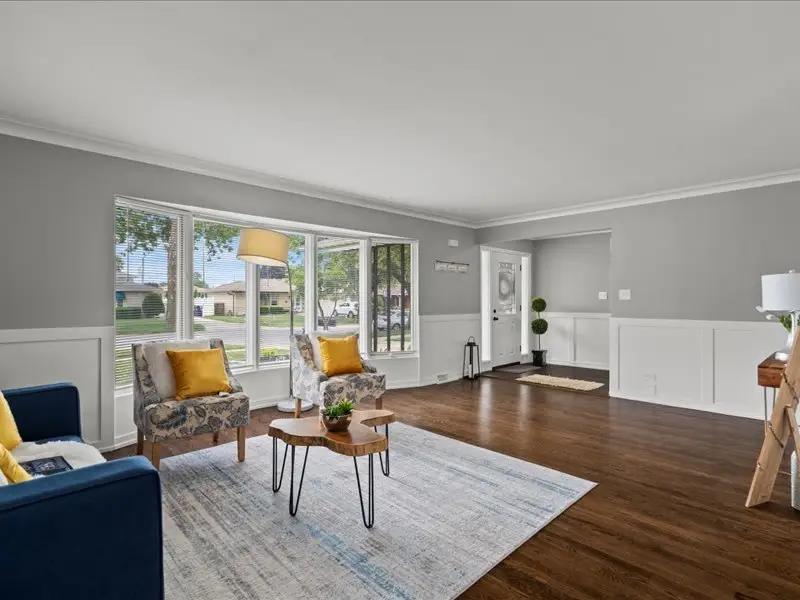 9526 S Kilbourn Avenue, Oak Lawn, IL 60453 - Image #2